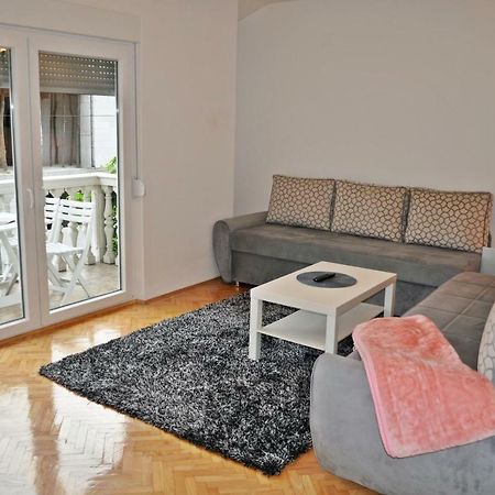 דירות טוזלה Apartman Dina מראה חיצוני תמונה