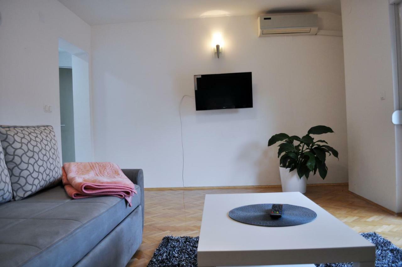 דירות טוזלה Apartman Dina מראה חיצוני תמונה
