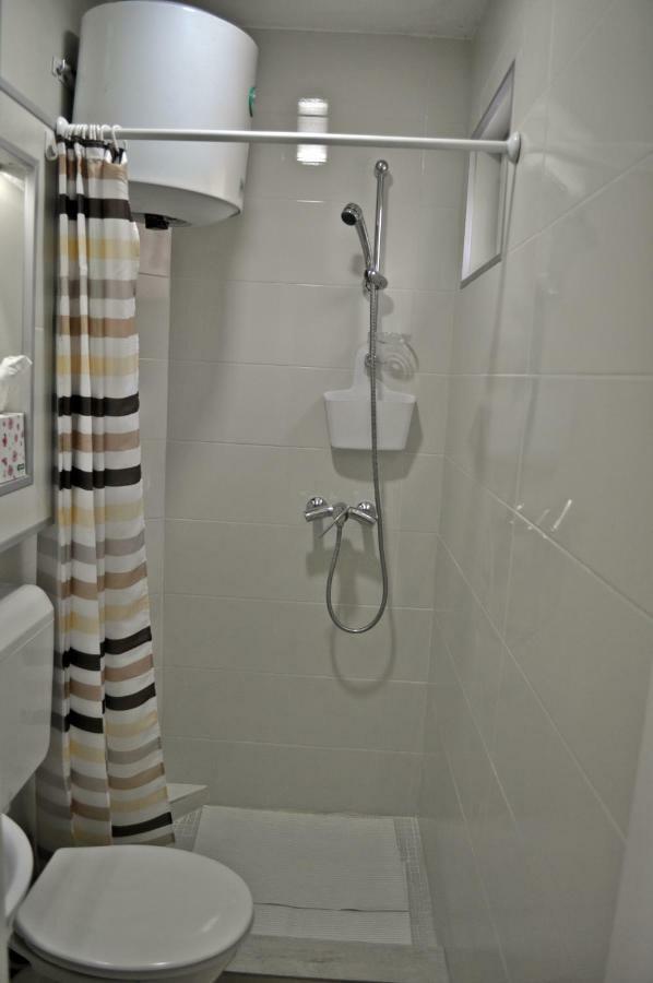 דירות טוזלה Apartman Dina מראה חיצוני תמונה