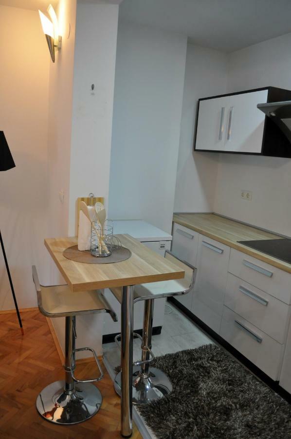 דירות טוזלה Apartman Dina מראה חיצוני תמונה